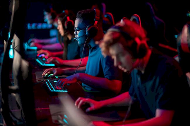 Revolução nos eSports: Grandes Eventos, Diversidade e Crescimento no Cenário Global!