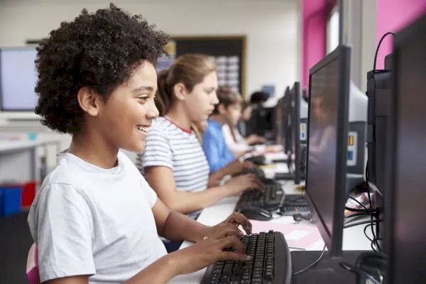Transformações na Educação: O Futuro das Escolas Brasileiras em 2025 Está Chegando!