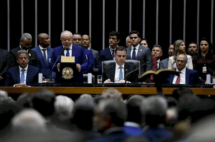 Desafios e Conquistas: A Evolução Econômica e Política do Governo Lula em 2024