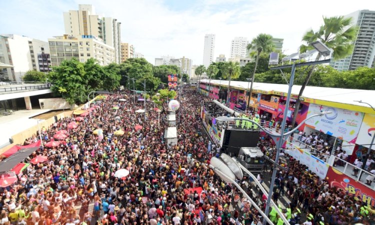 Carnaval de Camaçari e Futuro do Réveillon de Feira de Santana: O que Esperar para 2025?
