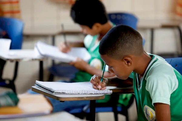 Educação no Brasil em 2025: Novas Medidas Transformam o Ensino e Valorizam Professores